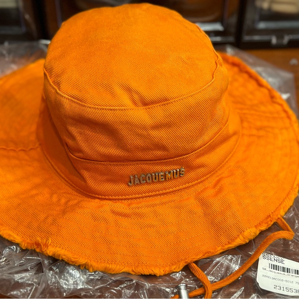JACQUEMUS 
orange ‘Le Bob Artichaut’ beach hat
Size :58